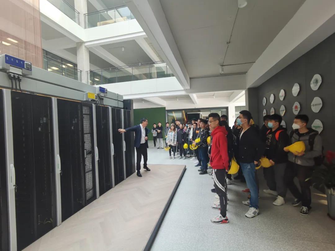 校企携手赢未来 产学互融育人才 ——江苏科技大学学生走进香江科技
